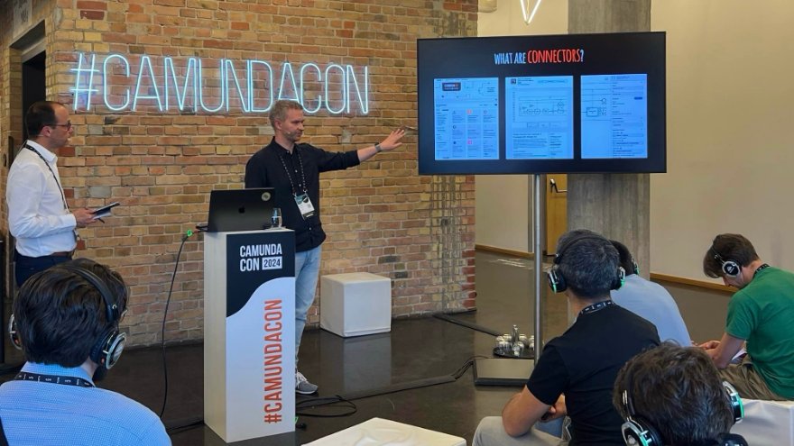 Presenting the connector talk at CamundaCon 2024 Berlin