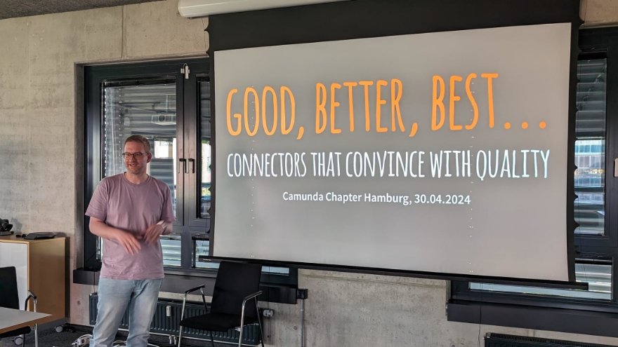 Presenting the connector talk at Camunda Chapter Hamburg